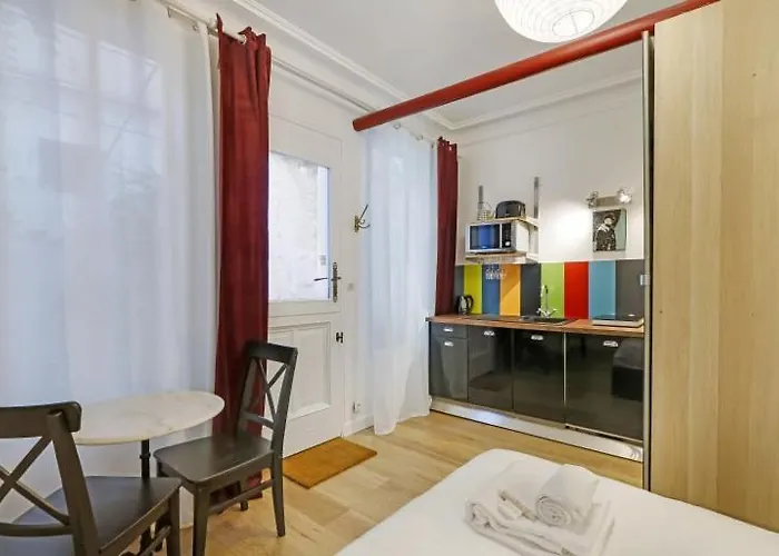 A Sweet In Montparnasse - Boulevard Du Montparnasse