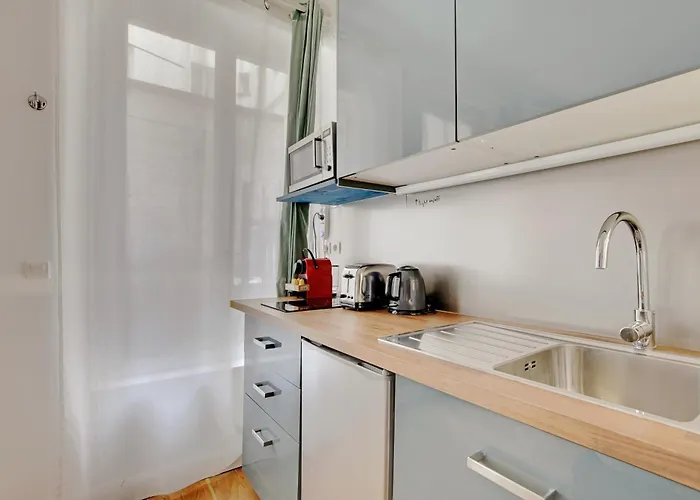 A Sweet In Montparnasse - Boulevard Du Montparnasse Париж