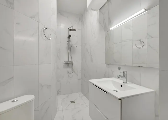 A Sweet In Montparnasse - Boulevard Du Montparnasse Париж